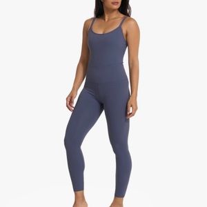 New with tags!
Pads included
Size small
Color is Azure
Retail $128